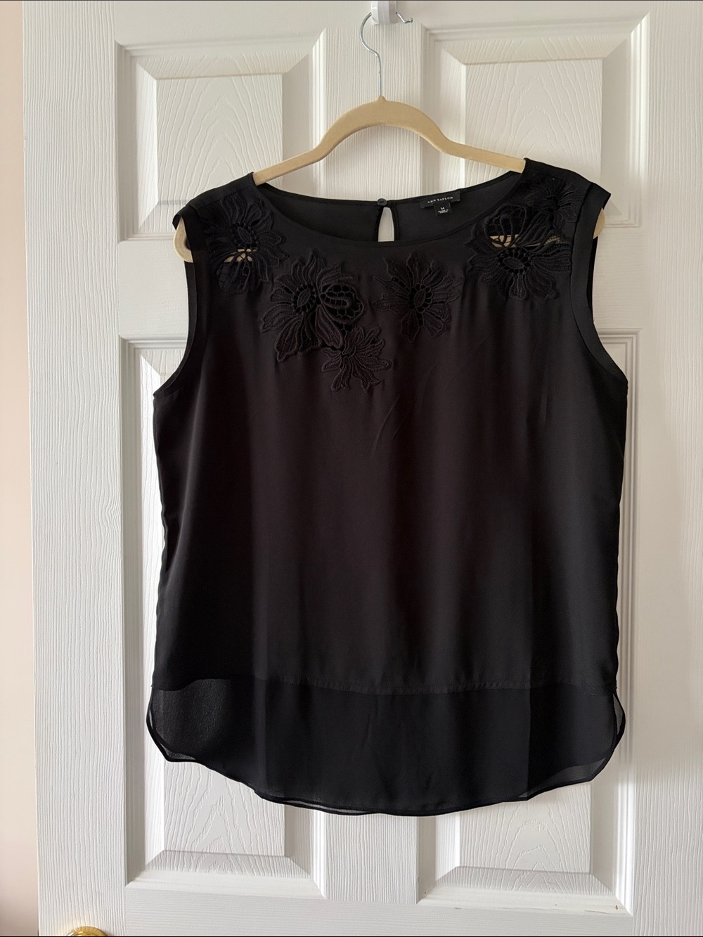 Ann Taylor Black Sleeveless Floral Applique Camisole